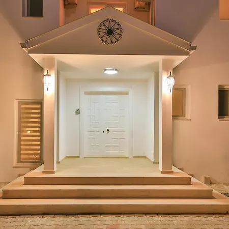 Rueya Kas,peninsula With Lawn Garden Villa Kaş